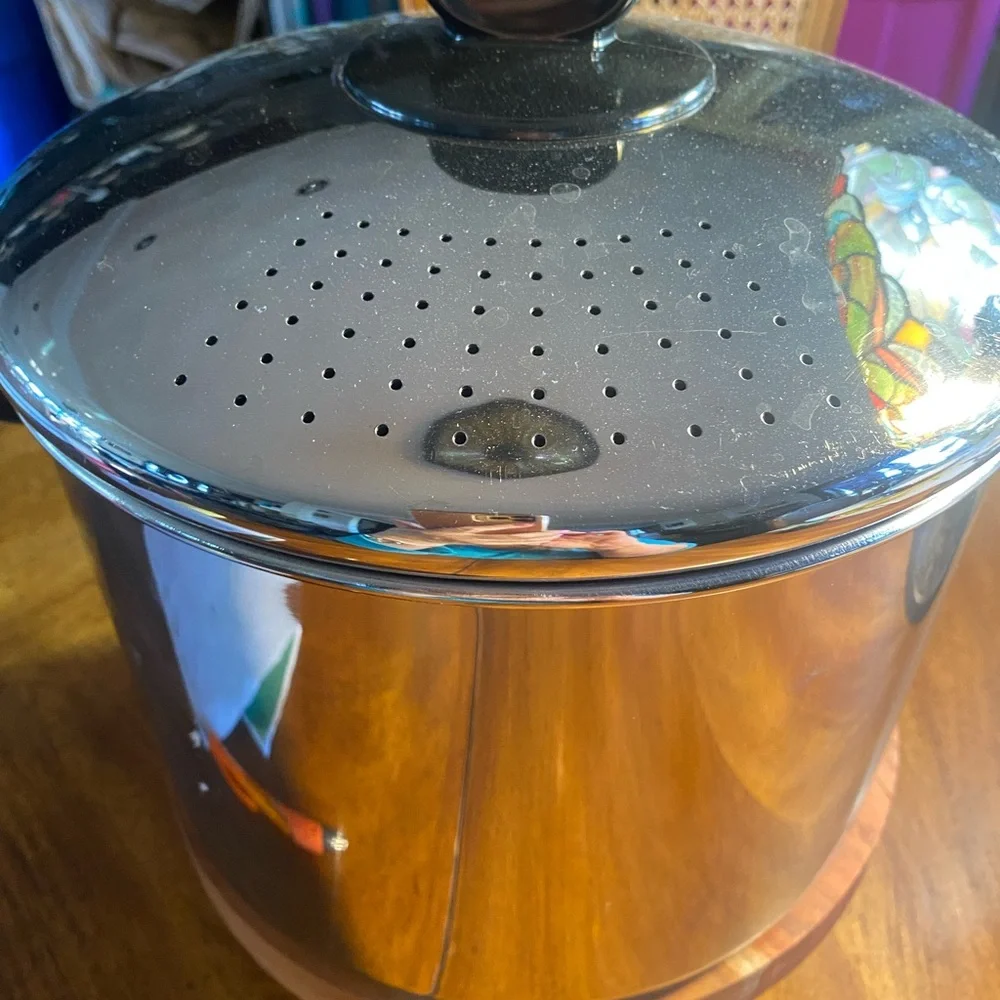 Farberware 8 Qt Stainless Stock Pot with Strainer Lid like New